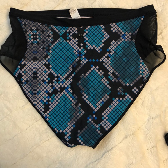 Lululemon reversible high-waisted bikini bottoms - Picture 4 of 5